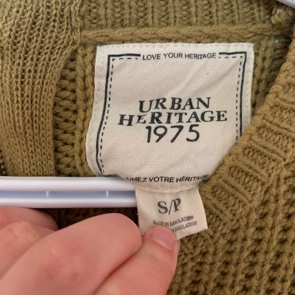 Urban heritage size small wool long shirt/sweater - Picture 3 of 3